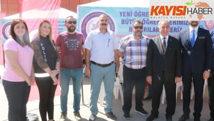 Polislerden üniversite öğrencilerine bilgi standı