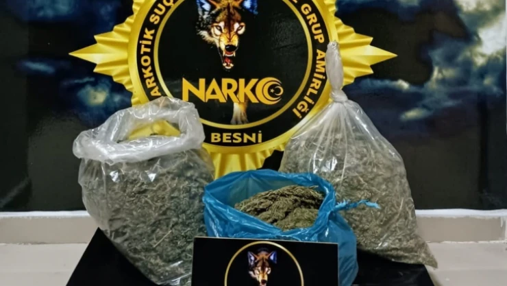 Polisten kaçan şüpheli araçtan 5 kilogram esrar çıktı