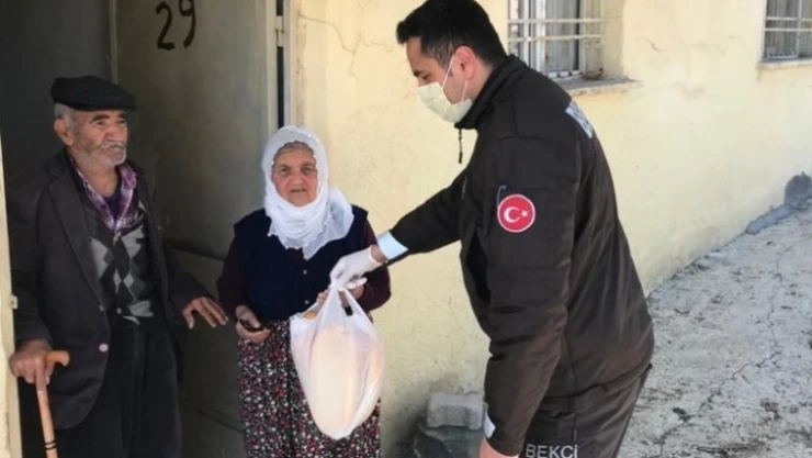 Polisten vatandaşın evine kadar hizmet