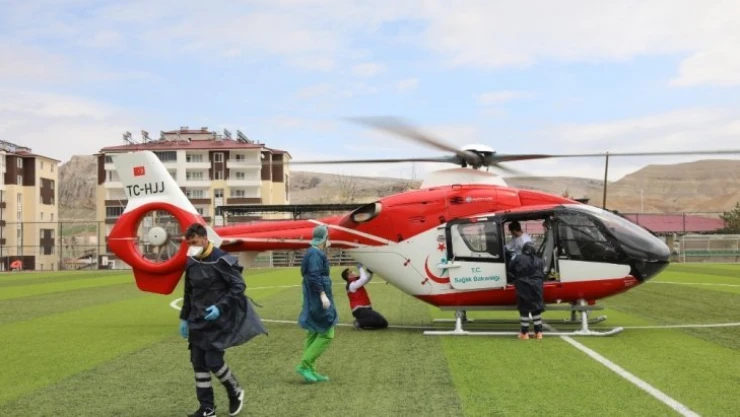 Rahatsızlanan kadın hava ambulansıyla hastaneye kaldırıldı