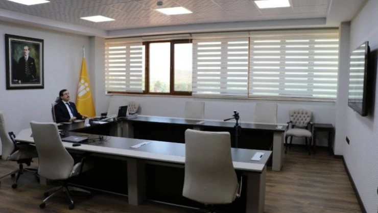 Rektör Kızılay ÜAK toplantısına katıldı