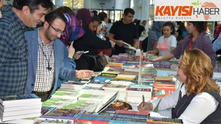 Karabulut 3'ncü kitabını imzaladı