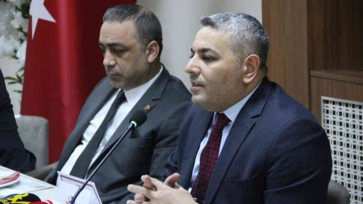 Sadıkoğlu, basın mensuplarıyla bir araya geldi