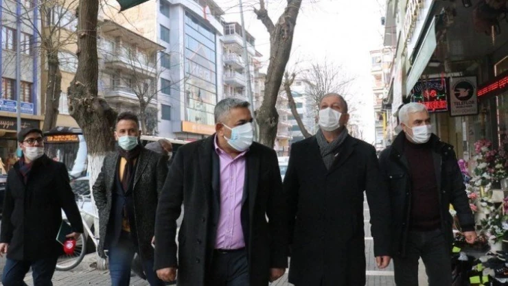 Sadıkoğlu'ndan yerel esnaf vurgusu