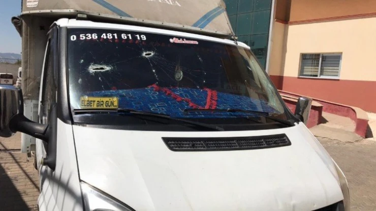 Seyir halindeki araca silahlı saldırı: 1 ağır yaralı