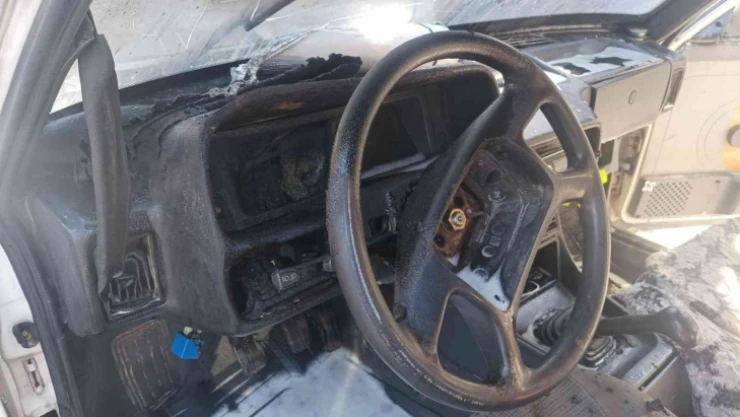 Seyir halindeki otomobil yandı