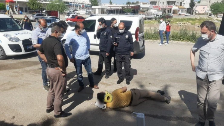 Sokak ortasında öldüresiyle dövüldü