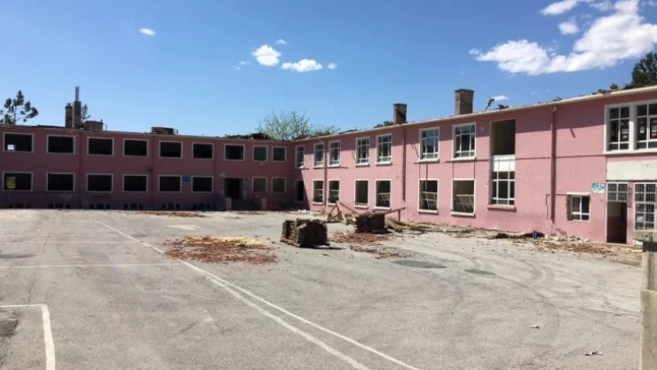 Sümer İlkokulu yıkım çalışmaları başladı