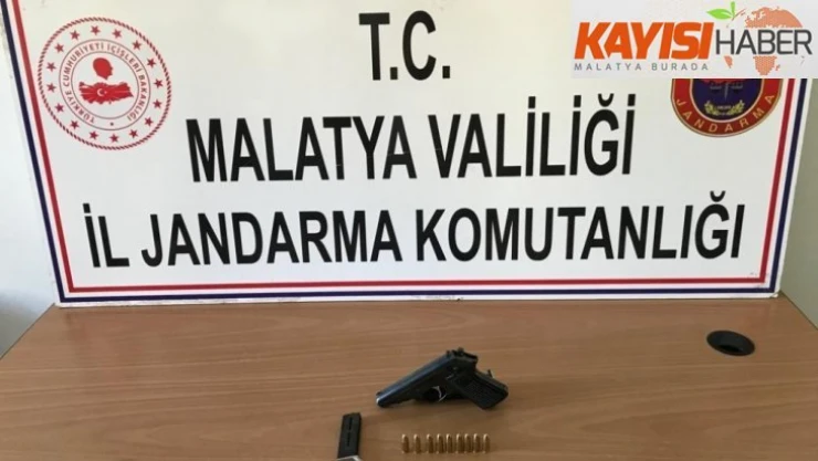 Şüpheli bir şahsın üzerinde ruhsatsız tabanca çıktı