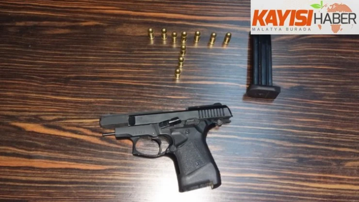 Şüpheli otomobilde silah ele geçirildi
