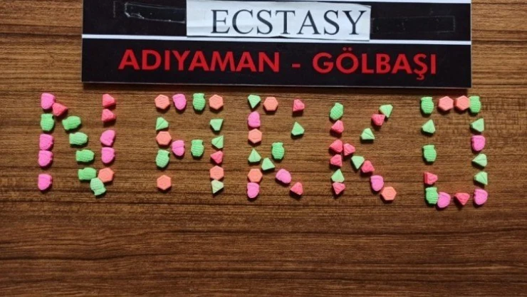 Şüpheli şahısların üzerinde uyuşturucu ele geçirildi