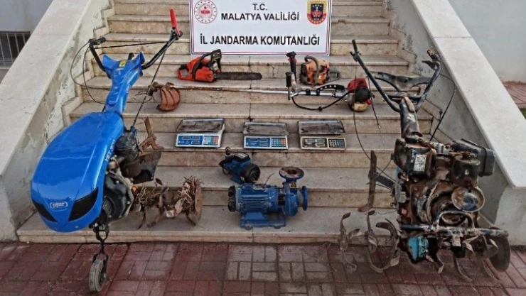 Tarım makinaları hırsızları yakayı ele verdi