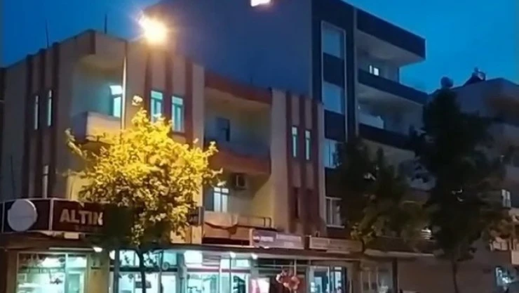 Terasta çıkan yangın paniğe neden oldu