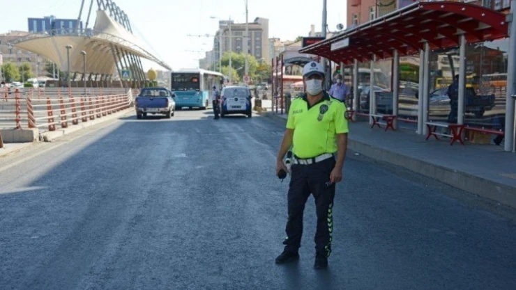 Trambüs güzergahına park edenlere uyarı