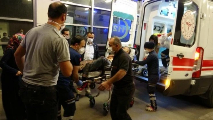 Tüfekle kendini vurdu