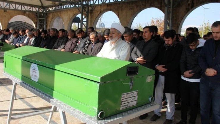 Ukrayna'da donarak ölen Türk Adıyaman'da defnedildi