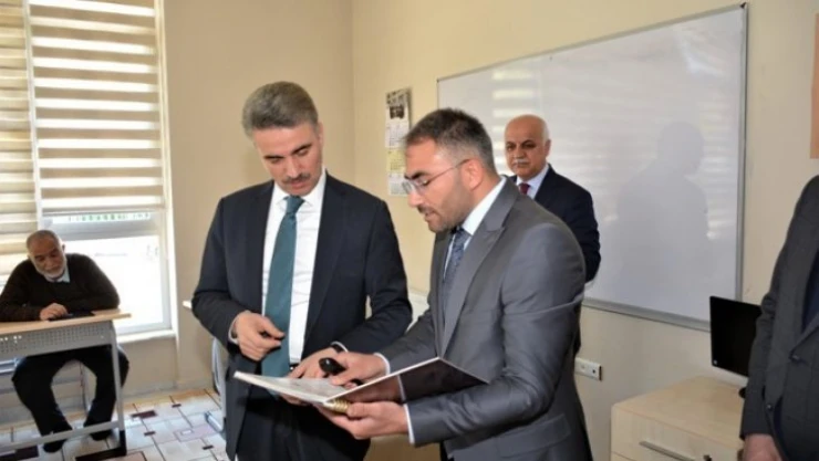 Vali Baruş, Kuran Kursu'nu ziyaret etti.