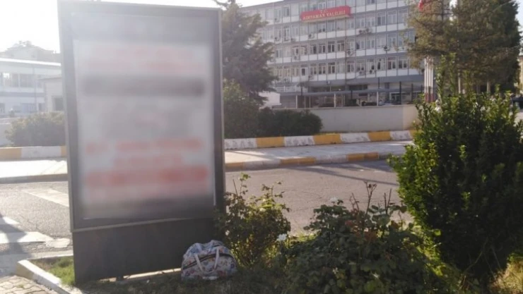 Valilik önündeki şüpheli çanta paniğe neden oldu