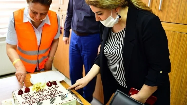 Vefa sosyal destek grubu üyesine doğum günü sürprizi
