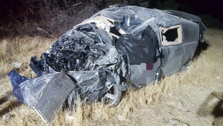 Virajı alamayan minibüs takla attı: 1 ölü