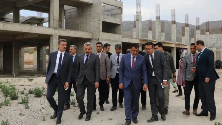 Bakan Yardımcısı spor tesislerini inceledi