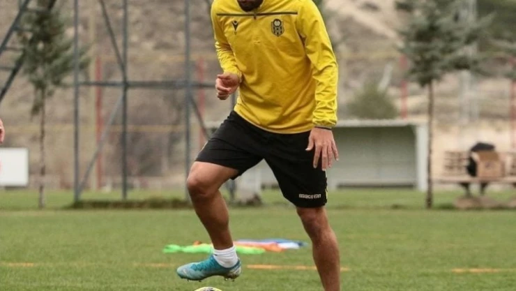 Yeni Malatyaspor yurt dışından gelecek futbolcuları bekliyor