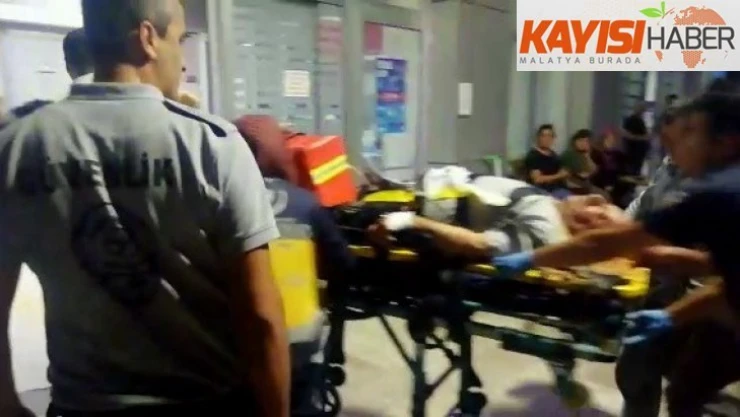 Yol kenarında yürüyen yayaya motosiklet çarptı