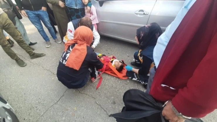 Yola fırlayan çocuğa otomobil çarptı