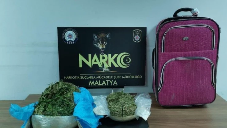 Yolcu otobüsü muavininin valizinde esrar ele geçirildi