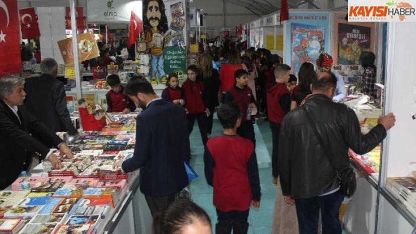 Elazığ'da kitap fuarına yoğun ilgi devam ediyor