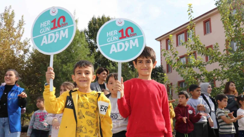 Hastane bahçesinde çocuk şenliği