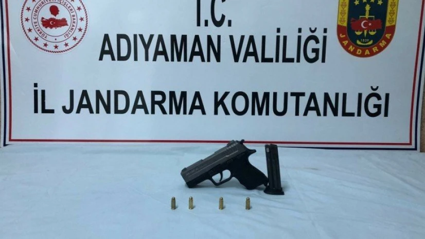 Şüpheli araçta tabanca ele geçirildi